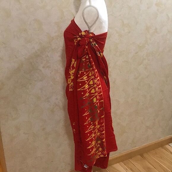 Hawaiian Red Pareo   - Picture 2 of 4